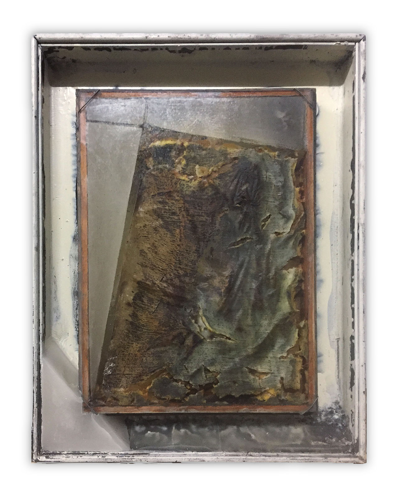threesome, 1973-2016, 61/49 cm, mixed media vor 3/3m hintergrund – modulativ divergierend